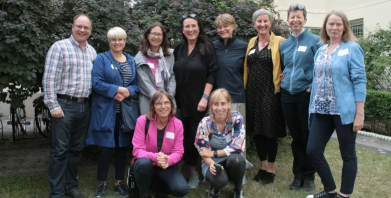 Group photo of the ApK team on the green area in the courtyard of the office